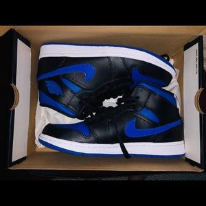 Air Jordan 1 Mid-Black/Hyper Royal-White size 7.5